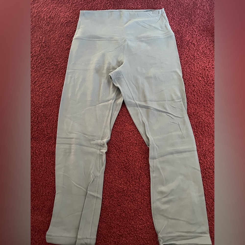 lululemon women’s athletica high rise 3/4 Leggings grey size 6 25” Above-Ankle